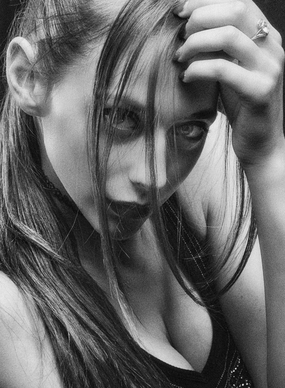 黑白性感诱惑俄罗斯美女图片